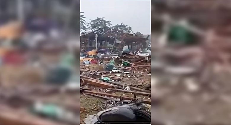 国軍の空爆で瓦礫と化したコンサート会場　Guardian News / YouTube