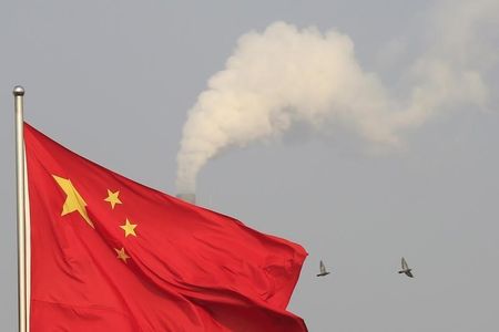 　１月１８日、中国はＥＵが中国製のスクリュー、ナット、ボルトに課した関税をめぐるＷＴＯ紛争解決手続の上級審で勝利したことを受け、ＥＵへ損害賠償を求める可能性がある。写真は中国国旗、上海で２０１５年１月撮影（２０１６年　ロイター/Aly Song）