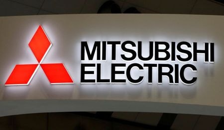 　１０月２９日、三菱電機は、２０２１年３月通期の連結営業利益見通しを従来の１２００億円から前年同期比４２．２％減の１５００億円に上方修正した。写真は都内で２０１６年１１月撮影（２０２０年　ロイター／Toru Hanai）