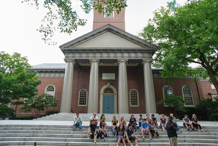 ハーバードはマイノリティーの受け入れに積極的なことでも知られるが、アジア系だけは例外らしい　HaizhanZheng-iStock.