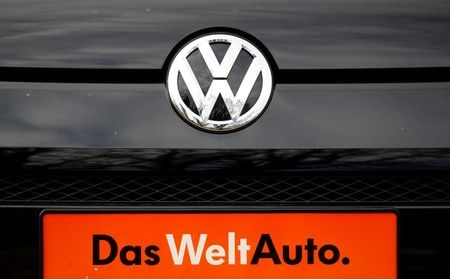 １２月９日、独自動車大手フォルクスワーゲンはＣＯ２排出量の不正が発覚した車の台数が当初予想をはるかに大幅に下回りそうだとの見方を示した。ボンで８日撮影(２０１５年　ロイター/WOLFGANG RATTAY)