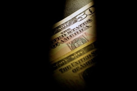 　１２月２０日、ニューヨーク外為市場は、ドルが円とスイスフランを除く主要通貨に対して下落した。６月撮影（２０１７年　ロイター/Thomas White）