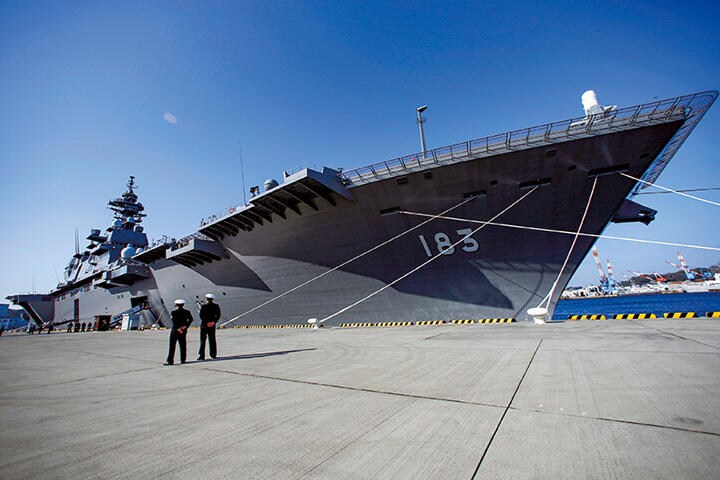 韓国空母は日本のいずも（写真）よりも大規模　ISSEI KATO-REUTERS