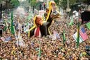 ブラジルの独立記念日の9月7日、フラビオ支持者は巨大なトランプのバルーン人形とともに、大規模な街頭集会を実施した　ALEXANDRE MENEGHINI-REUTERS