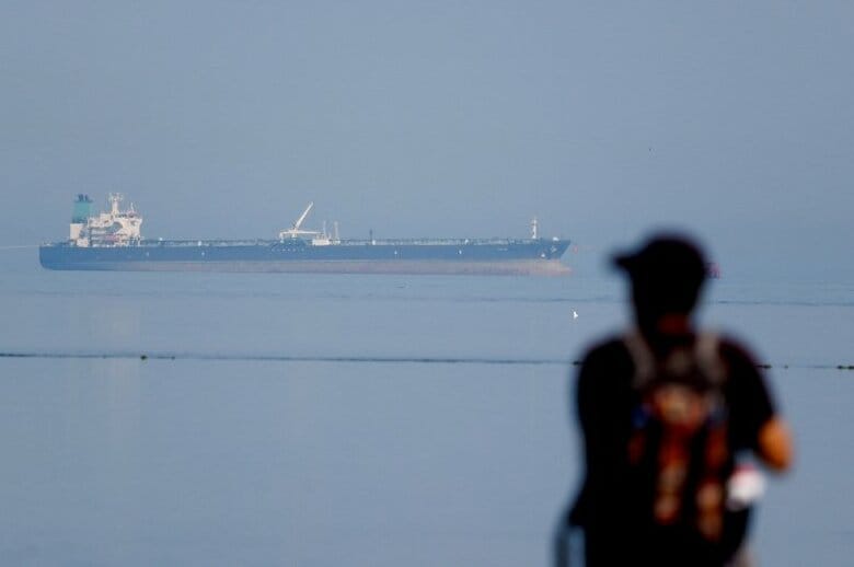 ロシア産原油を積んだタンカー。3月11日、インドのグジャラート州で撮影。 REUTERS/Amit Dave