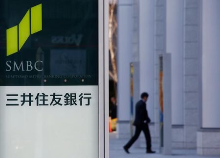 　２月９日、三井住友銀行（ＳＭＢＣ）のラジーブ・カナン常務執行役員兼アジア・大洋州本部共同本部長は、２０４０年までに石炭採掘と石炭火力発電所に対するコーポレート・プロジェクトファイナンスのエクスポージャーを解消するとしつつ、貿易金融への支援を減らす具体的なスケジュールは決めていないと述べた。写真は都内で２０１７年１月撮影（２０２３年　ロイター／Kim Kyung-Hoon ）