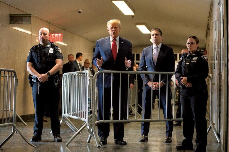 トランプの刑事裁判が大統領選に与える影響は？（2月15日、ニューヨーク州の裁判所）　JEENAH MOONｰBLOOMBERG/GETTY IMAGES