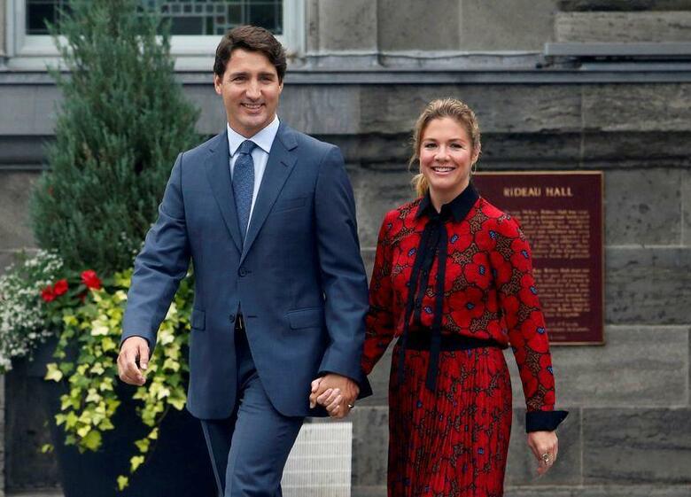 カナダ政府は１２日、トルドー首相の妻、ソフィーさんにインフルエンザのような症状が見られていることを受け、首相が妻とともに自主隔離に入ったことを明らかにした。オタワで昨年９月撮影（２０２０年　ロイター/PATRICK DOYLE）