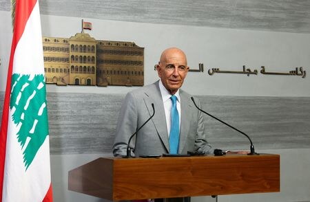 米国のバラック特使（シリア担当）は２１日、レバノンが同国へのイスラエルによる攻撃停止を米国が保証するよう求めていることについて、米国はイスラエルに何かを「強制」することはできないとの認識を示した。同日撮影（２０２５年　ロイター/Mohamed Azakir）