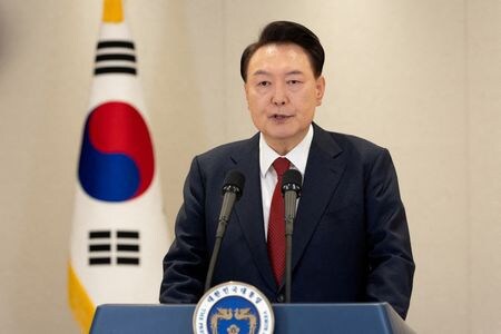 　韓国国会は１４日の本会議で、戒厳令宣布を巡り野党が提出した尹錫悦大統領に対する２度目の弾劾訴追案を採決し、賛成多数で可決した。１２日撮影。大統領府提供写真（２０２４年　ロイター）