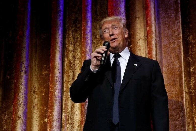 １月１７日、豪華なホテルやドラマチックなリアリティー番組で名をはせたドナルド・トランプ氏（写真）だが、第４５代米国大統領に就任する２０日の式典は、芸能界の大物らも出席せず、地味なものになりそうだ。ワシントンで撮影（２０１７年　ロイター/Jonathan Ernst）