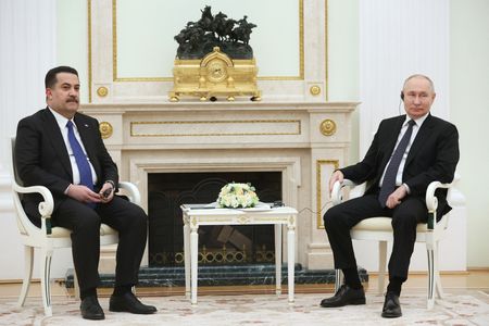 ロシアのプーチン大統領は１０日、イラクのスダニ首相とモスクワで会談し、石油輸出国機構（ＯＰＥＣ）加盟国とロシアなどの非加盟国で構成する「ＯＰＥＣプラス」における両国の協力がエネルギー市場の安定に寄与しているとの認識を示した。（２０２３年　ロイター/Sputnik/Sergei Bobylyov）