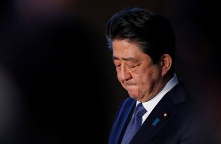 ４月７日、安倍晋三首相は、東京都など７都府県を対象に緊急事態宣言を発令する。写真は６日、首相官邸で撮影（２０２０年　ロイター/Issei Kato）