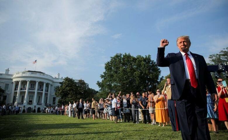 トランプ米大統領は4日の米独立記念日に行った演説で、「過激な左派」を打倒すると改めて表明した。写真は7月4日、ワシントンのホワイトハウスで撮影(2020年　ロイター/Carlos Barria )