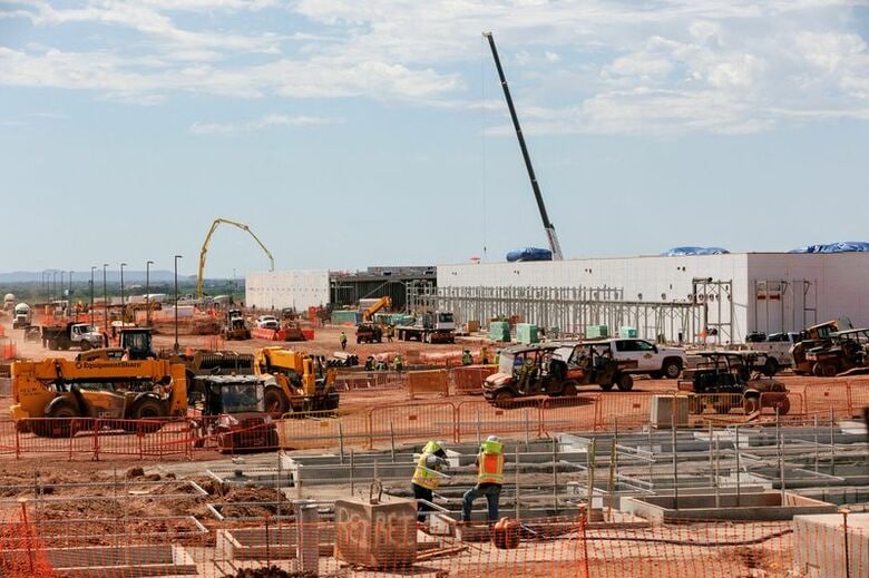 写真は建設中のオープンＡＩのデータセンター。2025年9月、米テキサス州アビリーンで撮影。REUTERS/Shelby Tauber
