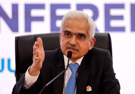 　インド準備銀行（中央銀行）のダス総裁は５日、最近大きく値上がりした野菜価格の騰勢は今後減退し始めると考えられるが、金融政策委員会は物価動向を注視し続けると述べた。７月撮影（２０２３年　ロイター/Amit Dave）