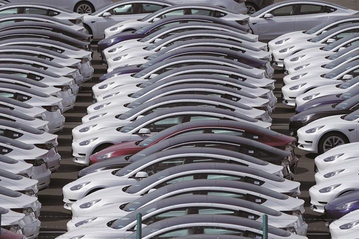 テスラ車の売り上げは好調だが運転支援システムの安全性には疑問符が付く　TORU HANAIｰBLOOMBERG/GETTY IMAGES