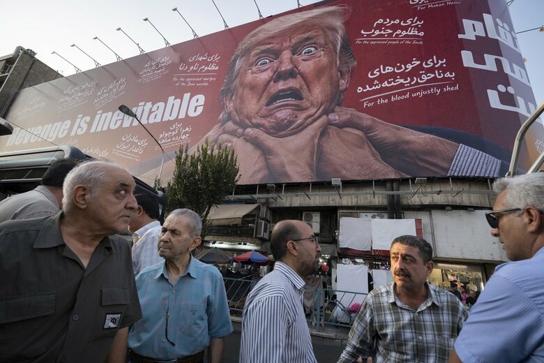 テヘランの反トランプ看板　Morteza Nikoubazl-REUTERS