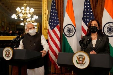 ハリス米副大統領は２３日、インドのモディ首相と会談し、自由で開かれたインド太平洋地域の重要性を強調した。米国は、インド太平洋地域で影響力を強める中国に同盟国との関係強化で対抗しようとしている。写真はワシントンで撮影（２０２１年　ロイター／Elizabeth Frantz）