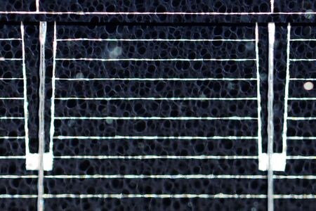 バイデン米政権は、中国などからの太陽光パネル製品の輸入に対する関税免除措置を撤回するよう求めていたハンファＱセルズの要請を承認する見通しだ。関係筋２人が１７日に明らかにした。写真は米マサチューセッツ州にあるカゼオー・ソーラー・アンド・ホームで展示されたQセルズのソーラーパネルで３月撮影（２０２４年　ロイター／Brian Snyder）