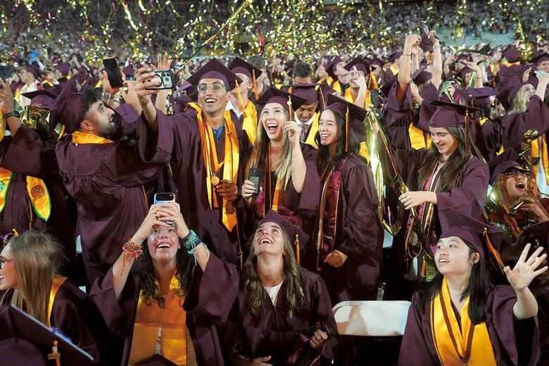 なお人材の宝庫（名門アリゾナ大学の卒業式、5月11日）　USA TODAY NETWORK-REUTERS