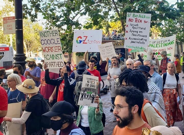 サンフランシスコのGoogleオフィスの外で行われた抗議集会...... REUTERS/Paresh Dave