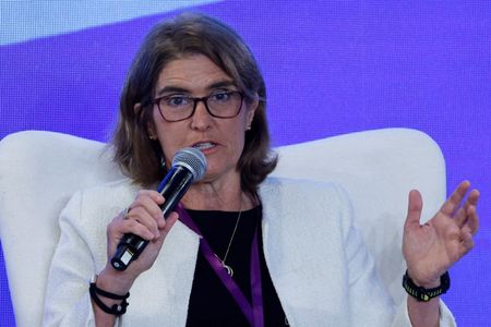 　８月８日、オーストラリア準備銀行（中央銀行）のブロック総裁（写真）は、インフレ抑制のために必要なら利上げをためらわないと述べた。写真は香港で昨年１１月撮影（２０２４　ロイター／Tyrone Siu）