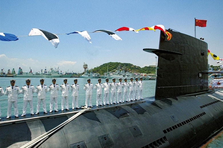 「世界最大」となった中国海軍はジブチ保障基地を拠点にインド洋へ潜水艦を展開するとみられている　ROBERT NGｰSOUTH CHINA MORNING POST/GETTY IMAGES