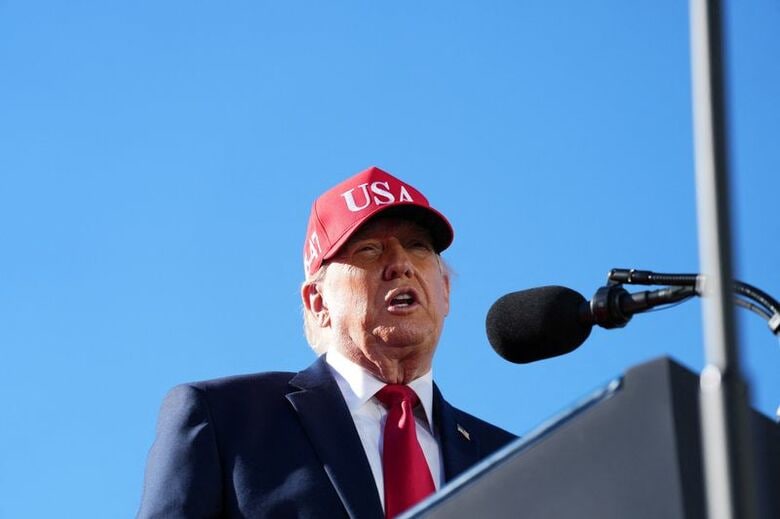 10月6日、米メリーランド州の造船所で行われたイベントで演説するトランプ米大統領。 REUTERS/Eric Lee