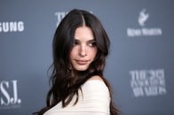 英美人モデル、バイセクシャルを公表との「ベルベットソファ」動画が話題に