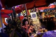 アングル：中国で広がる「付き添い経済」、登山から外食まで有料で相手サービス