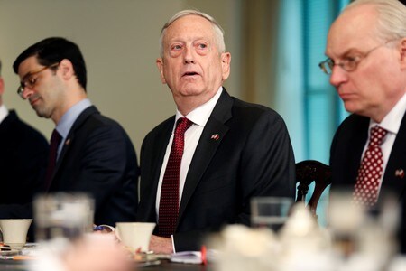 　４月９日、米国のマティス国防長官は、シリアの反体制派地域である東グータ地区で今月７日に化学兵器が使用された疑いがあることについて、軍事力の行使を含め、すべての選択肢を否定しないとの見解を示した（２０１８年　ロイター／Joshua Roberts）