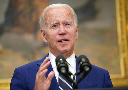 イスラエルのラピド外相は２１日、ブリンケン米国務長官との電話で、バイデン大統領が予定しているサウジアラビアとイスラエル訪問は地域に強力な影響をもたらすと述べた。写真は、２０２２年６月２１日にホワイトハウスでスピーチする同大統領。（２０２２年　ロイター／Kevin Lamarque）