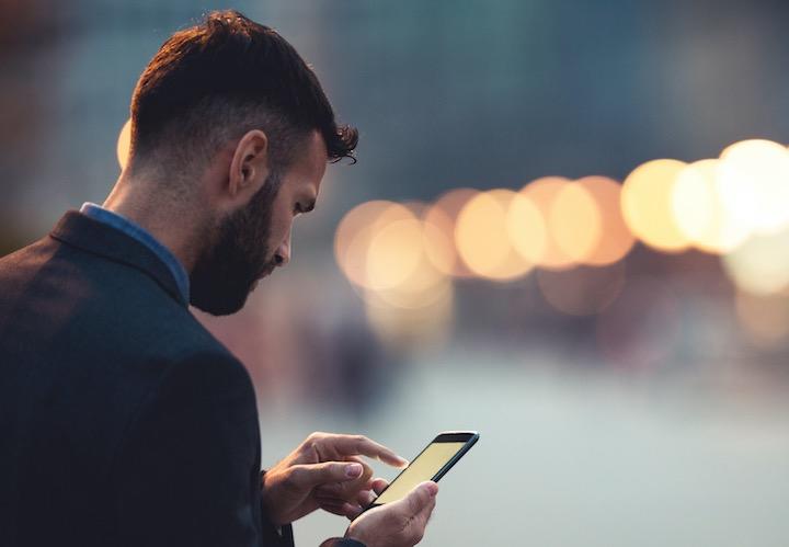 「一人暮らしの人にとってデートアプリはライフライン」...... Georgijevic-iStock