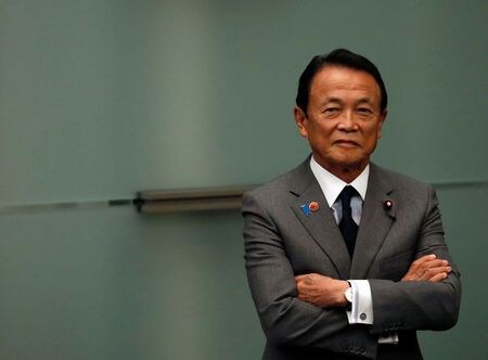 　３月１０日、麻生太郎財務相（写真）は、参議院財政金融委員会で、新型コロナウイルスの感染拡大を受けた政府の対応について、昨年打ち出した総合経済対策や、同日中に決める第２弾の緊急対策などを着実に実行することが重要だと述べた。写真は都内で２０１８年１１月撮影（２０２０年　ロイター／Issei Kato）
