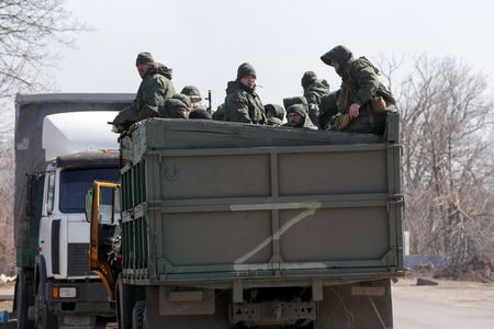 ロシア国防省は２５日、ウクライナにおける「軍事作戦」の第一段階はほぼ完了したとし、ウクライナ東部ドンバス地域の完全「解放」に焦点を当てると表明した。２１日撮影（２０２２年　ロイター/Alexander Ermochenko）