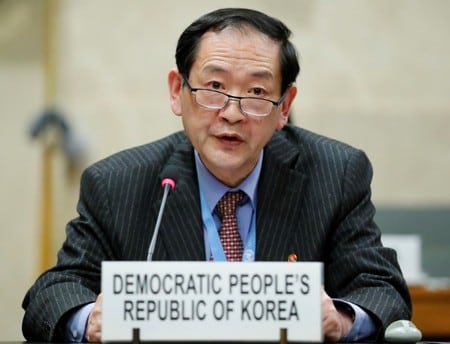 ５月１５日、北朝鮮の韓大成・駐ジュネーブ国際機関代表部大使（写真）は、同国が核実験禁止に向けた国際的な取り組みに参画すると表明した。写真は２０１８年２月、ジュネーブで撮影（２０１８年　ロイター／Denis Balibouse）
