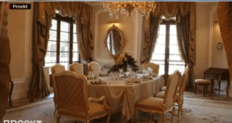 プーチンの黄金の宮殿とされる物件　CNN/YouTube