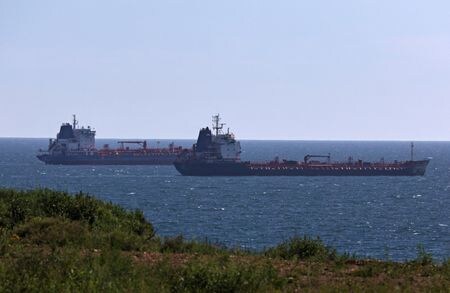 アジア時間の原油先物は上昇し、過去２営業日にわたる大幅な下げの一部を回復している。米原油在庫が予想外に減少したことが背景。写真は２０２２年８月、ロシアのナホトカで撮影（２０２４年　ロイター/Tatiana Meel）