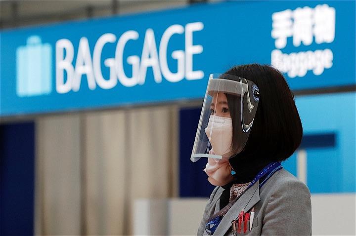 都内で新たに46人の新型コロナウイルスへの感染が確認された。写真は29日羽田空港の出発ターミナルで。　REUTERS/Kim Kyung-Hoon