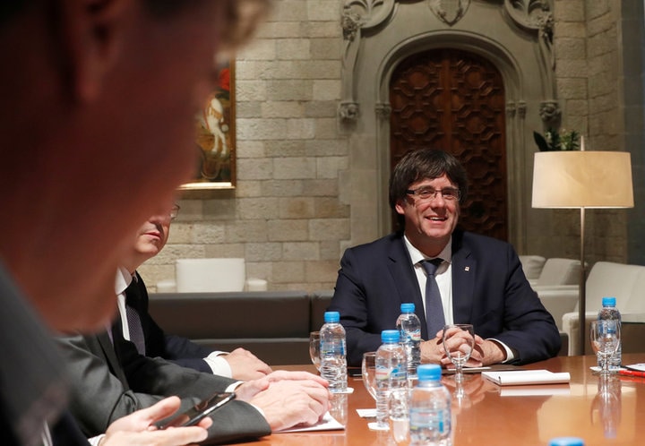 スペイン副首相は、上院が中央政府による直接統治を認めれば、カタルーニャ自治州のプチデモン首相はすべての権限を失うと述べた。写真はプチデモン首相。　２０１７年　ロイター/Yves Herman