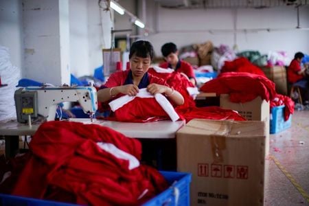 中国国家統計局が３０日発表した９月の製造業購買担当者景気指数（ＰＭＩ）は５１．５で、８月の５１．０から上昇し、市場予想（５１．２）も上回った。写真は