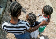 コンゴで少年より重宝される少女兵