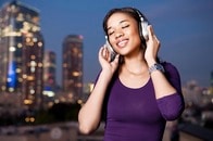 定額制音楽配信――アップル、グーグルの日本参入で早くも価格競争の様相