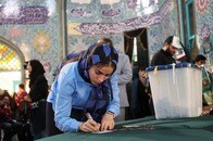 イラン大統領選、改革派ペゼシュキアンが首位、保守強硬派が僅差で2位に...7月5日に決選投票