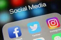 [シン常識検定]　世界のSNS利用者数トップ10に入っていないサービスはどれでしょう？