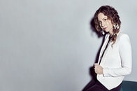 「どんどん挑戦して」──女優ミニー・ドライバーが女性たちに伝えたいこと