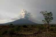 バリ島の空港、12月1日まで閉鎖　火山噴火で