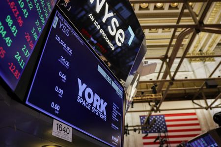 米ニューヨーク証券取引所（NYSE）で29日撮影。REUTERS/Jeenah Moon