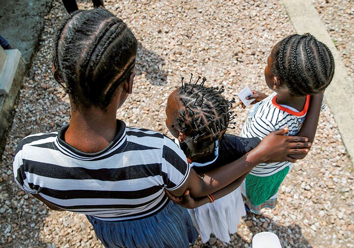 コンゴの保護施設に暮らす少女たちは目の前で多くの人が殺された経験に今も苦しむ　Thomas Mukoya-REUTERS